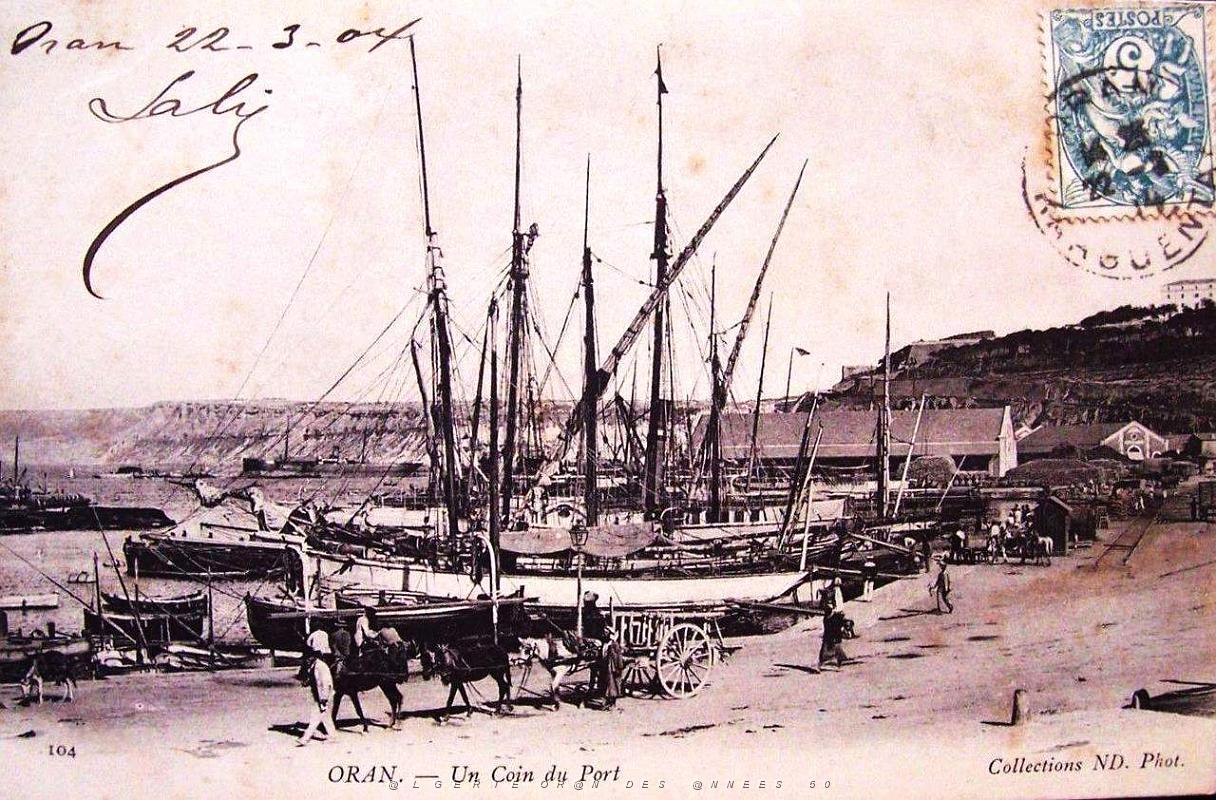 77- Oran - Un coin du port.jpg